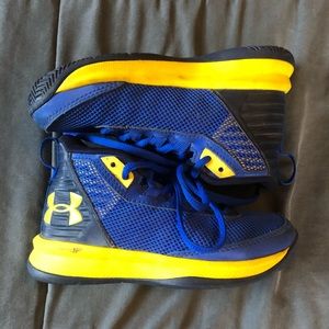 Kids high-top sneaks